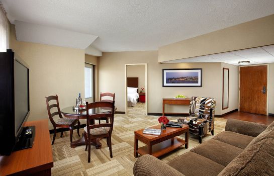 Suite Four Points by Sheraton Kingston