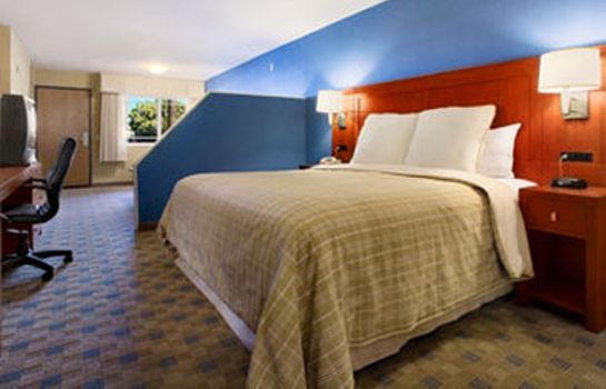 Zimmer Travelodge by Wyndham Culver City