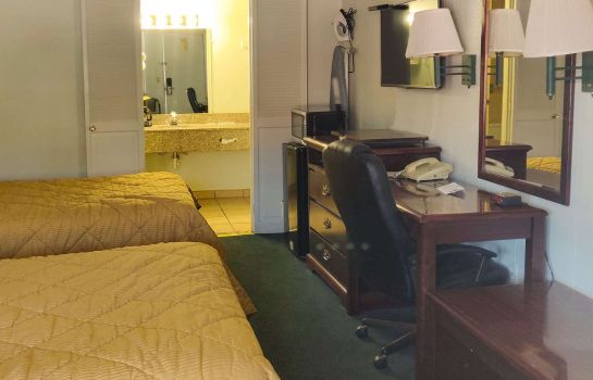 Travel Inn Delaware Hotel De There is also room service available. hotel de