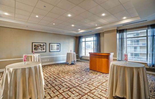 Hilton Garden Inn Chicago Downtown Magnificent Mile Great Prices At Hotel Info