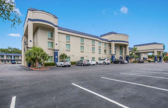 Vista exterior Clarion Inn and Suites Clearwater Centra