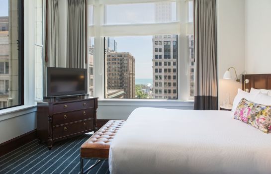 Suite The Loop Chicago  An Iconic Hotel Staypineapple