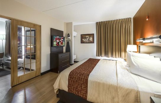 Hotel Red Roof Plus Long Island Garden City In Westbury Hotel De