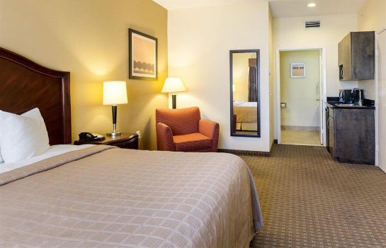Room Quality Inn and Suites