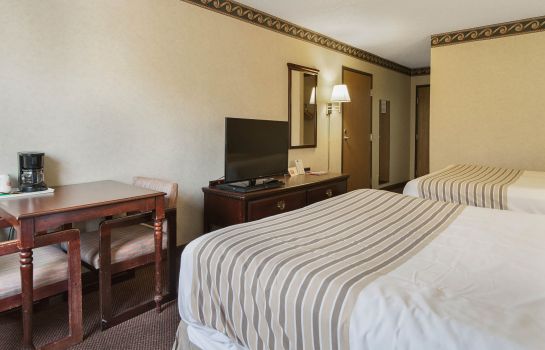 Zimmer Econo Lodge Inn and Suites