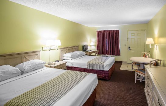 Room Econo Lodge  Inn and Suites Maingate Cen
