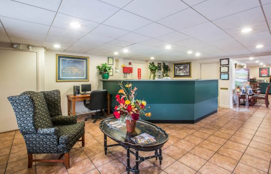 Lobby Econo Lodge Inn and Suites at Fort Benni
