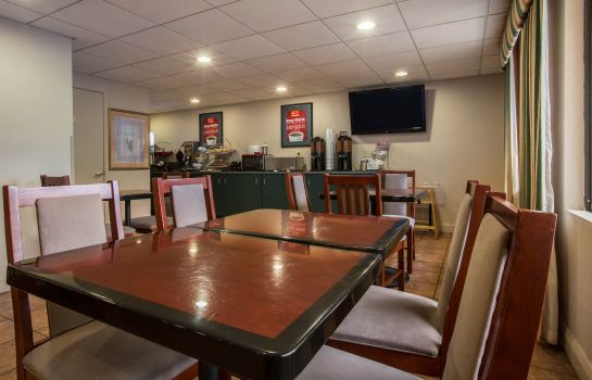 Restaurant Econo Lodge Inn and Suites at Fort Benni