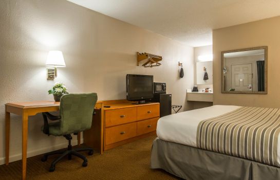 Room Econo Lodge Inn and Suites at Fort Benni
