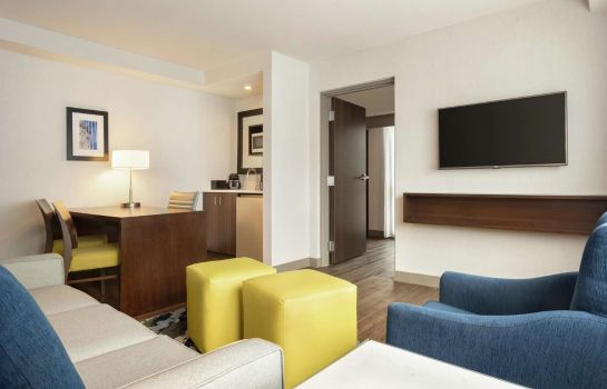 Hotel Embassy Suites By Hilton Indianapolis Downtown In