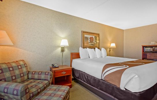 Room Quality Inn and Suites Emporia