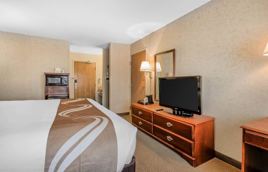 Room Quality Inn and Suites Emporia