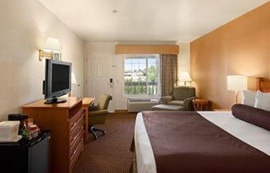 Room Ramada by Wyndham Costa Mesa/Newport Beach