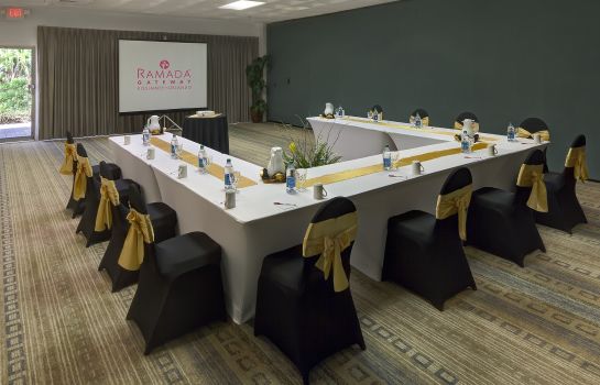 Conference room Ramada by Wyndham Kissimmee Gateway