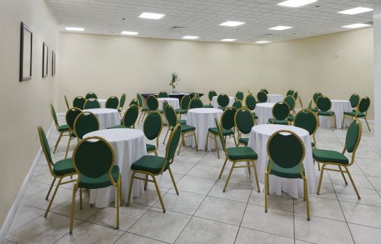 Conference room Ramada by Wyndham Kissimmee Gateway