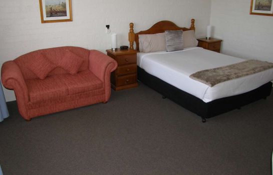 Zimmer SureStay Hotel by Best Western Blue Diamond Motor Inn
