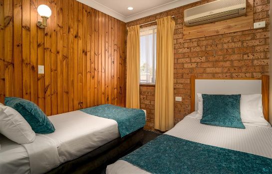 Zimmer SureStay Hotel by Best Western Blue Diamond Motor Inn