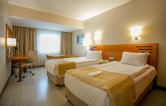 Holiday Inn Istanbul City Great Prices At Hotel Info