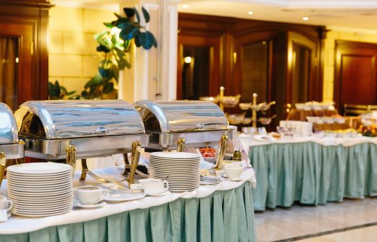Breakfast buffet Grand Hotel Emerald