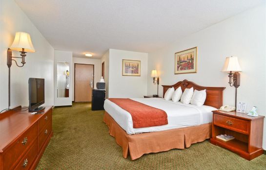 Zimmer Econo Lodge  Inn and Suites