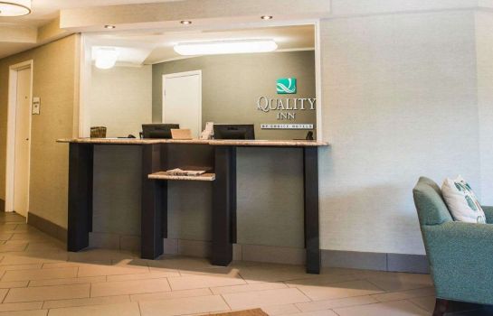 Hotelhalle Quality Inn University Center