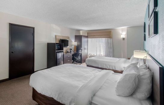 Camera Clarion Inn and Suites DFW North