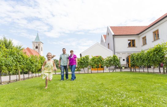 Garten Weingut & Pension zum Seeblick Familie Sattler