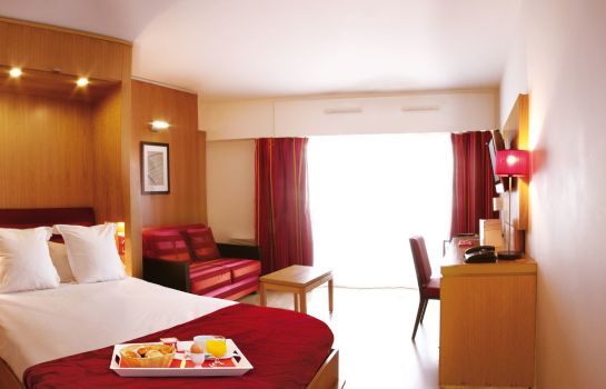 Residhome Courbevoie La Defense Apparthotel Great Prices At Hotel Info