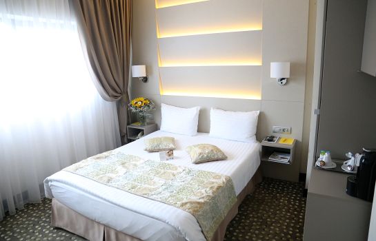 Single room (standard) Golden Tulip Victoria Bucharest Hotel