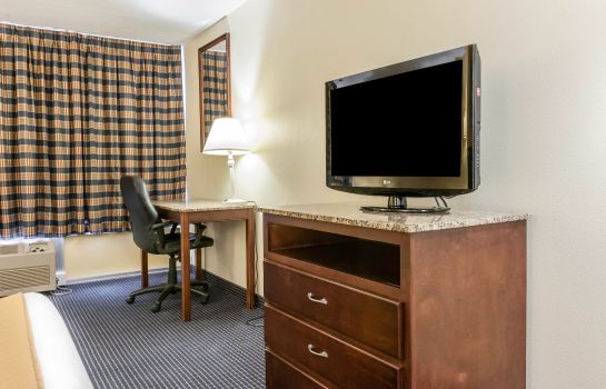 Room Quality Inn and Suites Lafayette