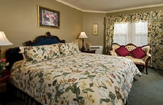 Room Crowne Pointe Historic Inn