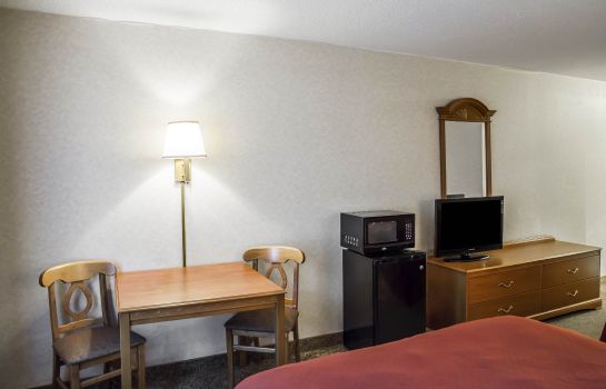Room Quality Inn and Suites Cincinnati Sharon