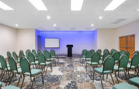 Conference room La Quinta Inn by Wyndham Clearwater Central