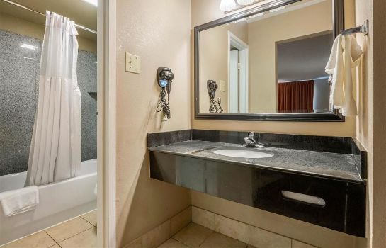Zimmer Clarion Inn and Suites Lancaster
