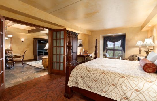 Suite Chateau on the Lake Resort and Spa