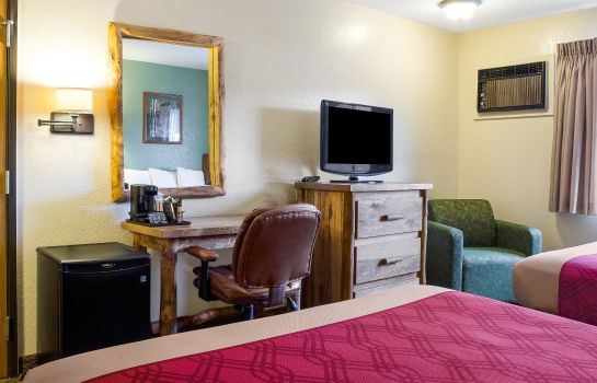 Zimmer Econo Lodge Custer