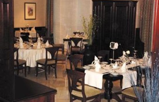 Restaurant Ramada by Wyndham Continental Jeddah