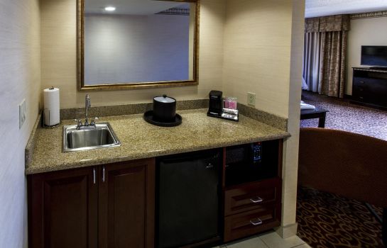 Hampton Inn Suites Staten Island New York Great Prices - 