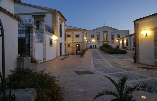 Hotel Villa Favorita - Noto – Great prices at HOTEL INFO