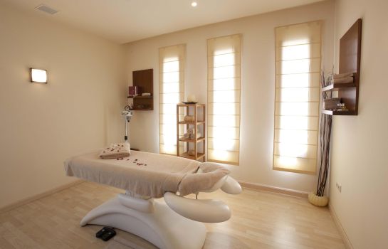 Hotel Hospes Palacio De Arenales Spa In Caceres Hotel De