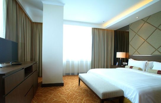Standard room Menara Peninsula Hotel Jakarta