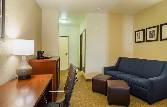 Zimmer Quality Suites North IH 35