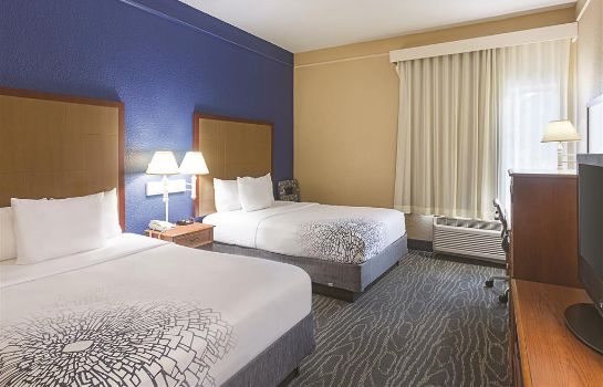 Zimmer Comfort Inn and Suites Near Six Flags an