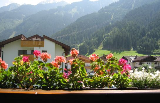 Haus Bergfriede Pension In Mayrhofen Great Prices At Hotel Info