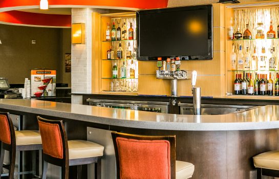 Bar del hotel Cambria Hotel Denver Airport