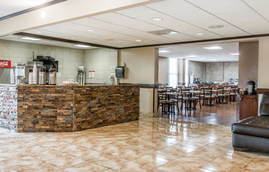 Restaurant Clarion Inn and Suites Airport