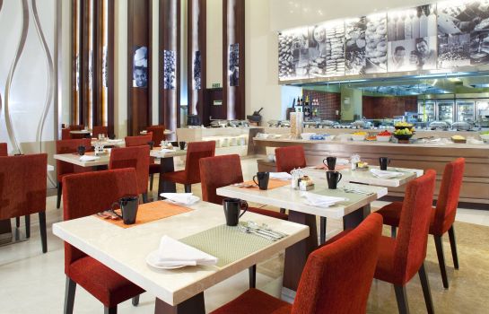 Holiday Inn Mumbai International Airport In Mumbai Bombay Hotel De Restaurants near hilton mumbai international airport. holiday inn mumbai international