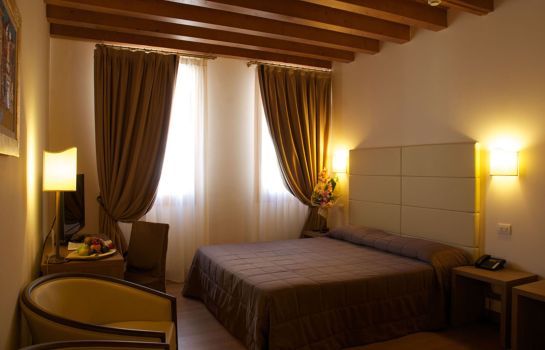 Habitación doble (confort) Villa Costanza Superior Rooms