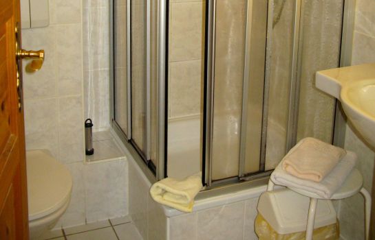 Bathroom Goldener Becher Landhotel
