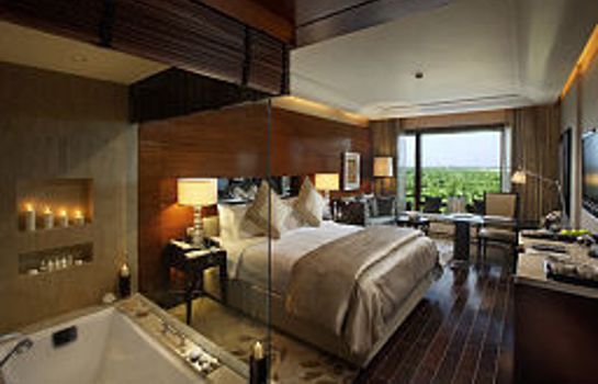 The Leela Ambience Hotel Residences Gurugram In Gurgaon Hotel De Bed comfy and room lovely and clean. hotel de